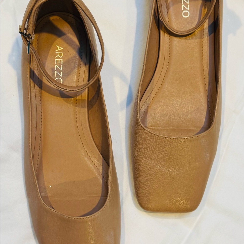 Women's Tan Leather Flats